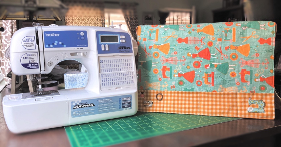 DIY Sewing Machine Cover (And Why It's Probably Not a Good Idea to Watch TV  While Sewing) – Sew What, Gilly?